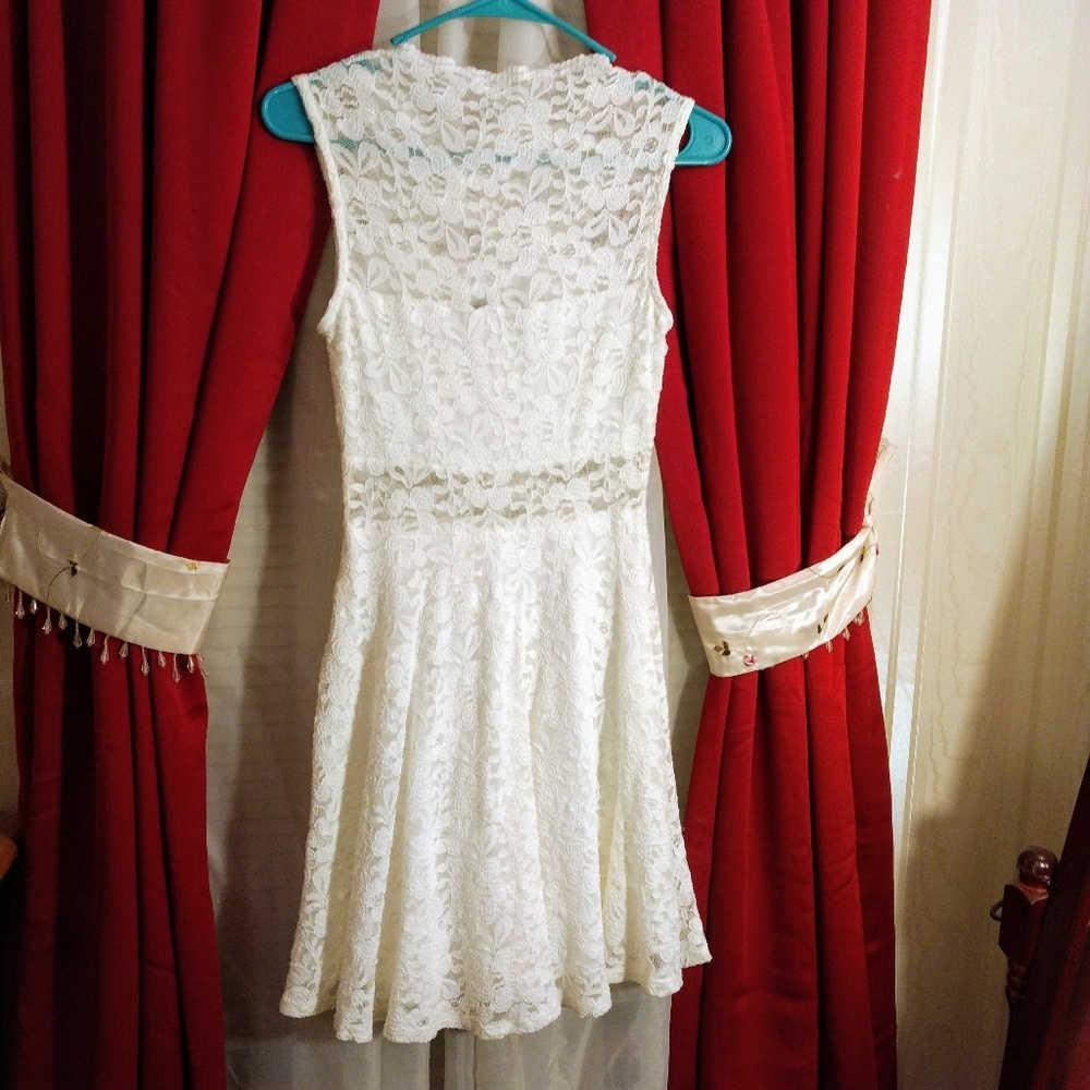 Sweet English Cream lace dress - Picture 5 of 8